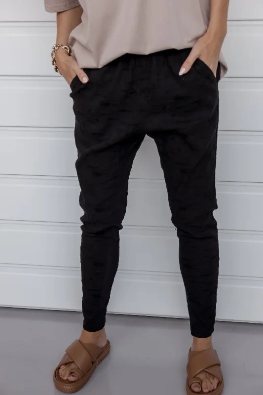 BOWIE Pants Black Comfortable Pleated Pants